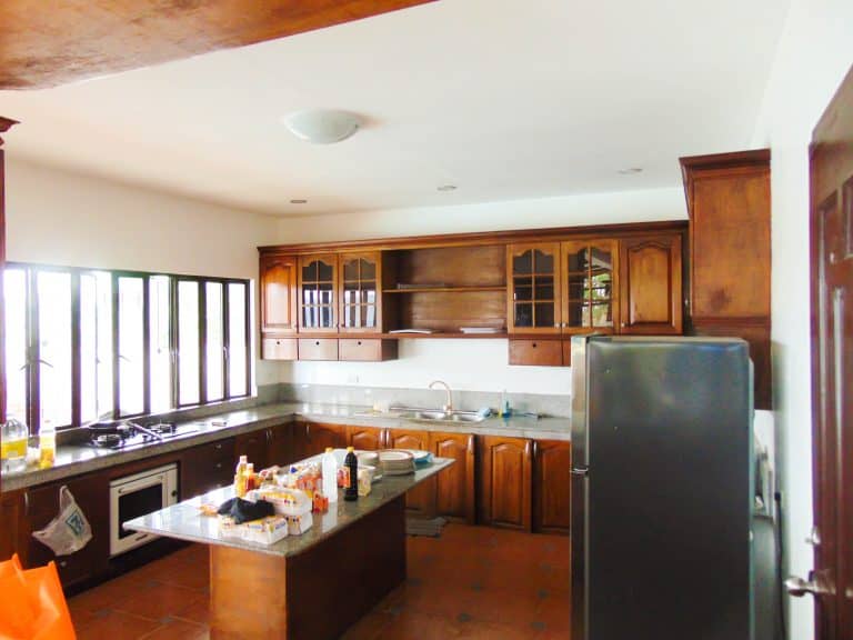 serenity-farm-and-resort-kitchen-2