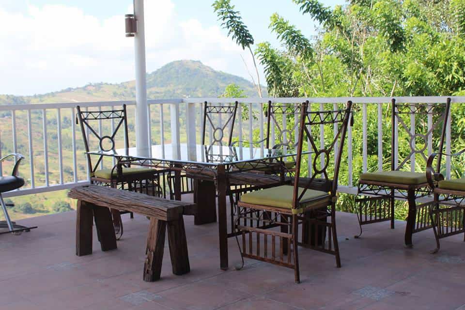 serenity-farm-and-resort-living-room-3