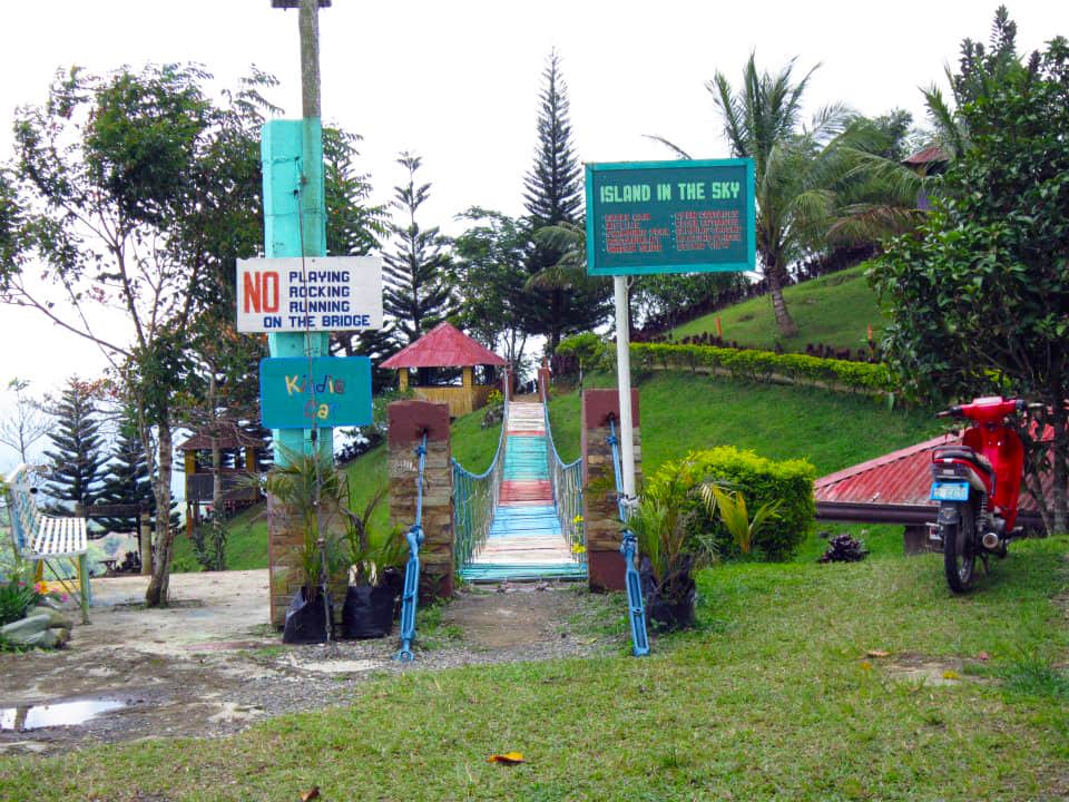 jvrislandintheskycebu-hanging bridge