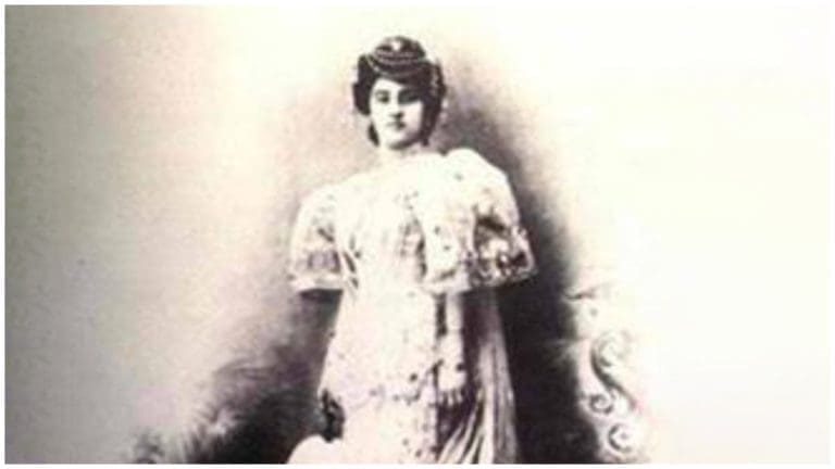 Meet Pura Villanueva Kalaw, PH’s First Beauty Queen